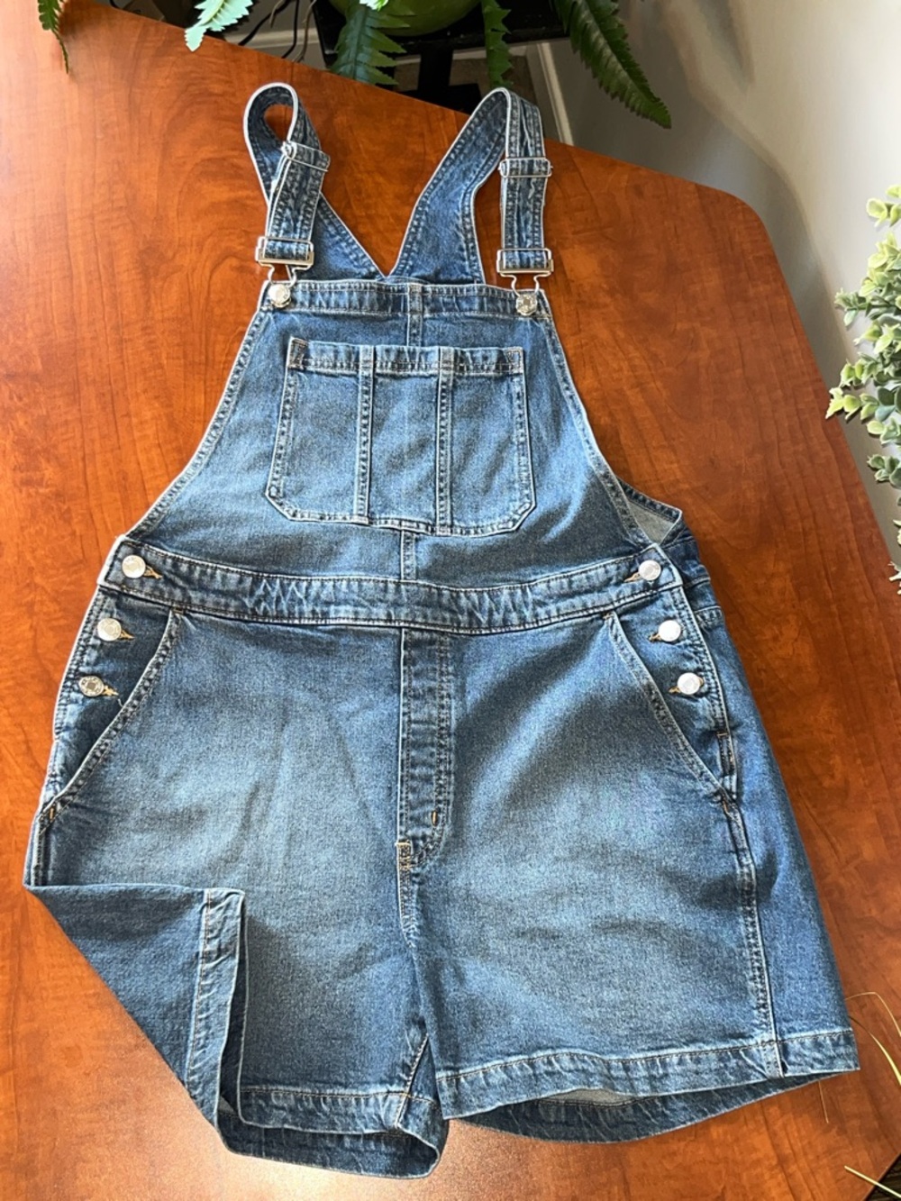 GAP Women’s Overalls Denim Short Classic Blue Jean 💙